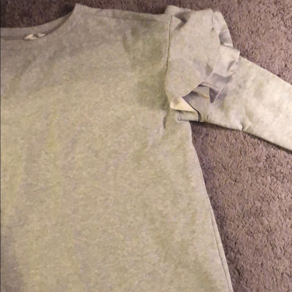 Sweater !!! Ruffle on sleeve!